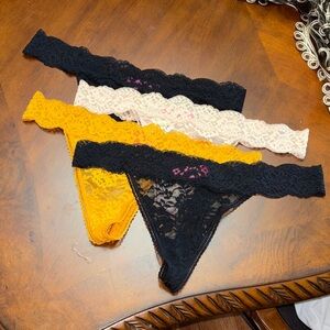 La SENZA  Lace Thong Set